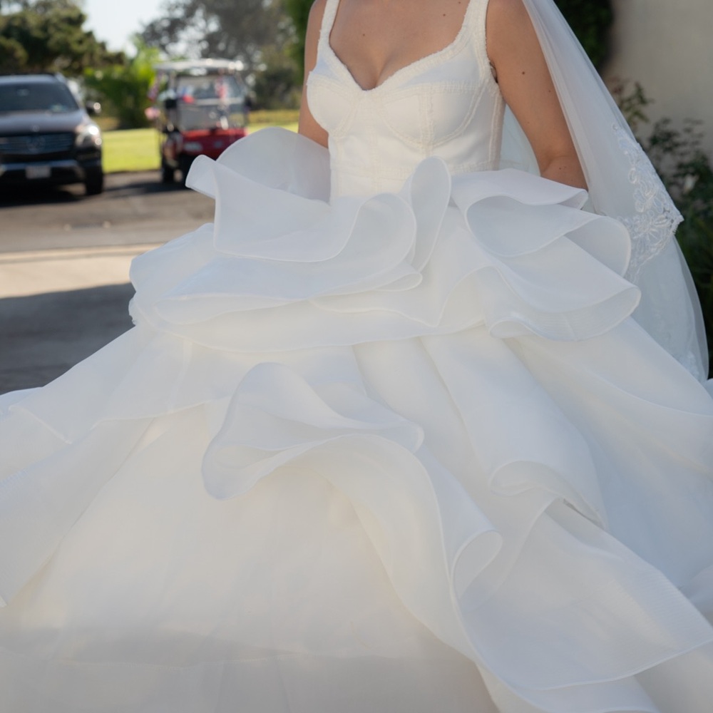 Elegant White Wedding Dress couture - Picture 5 of 8